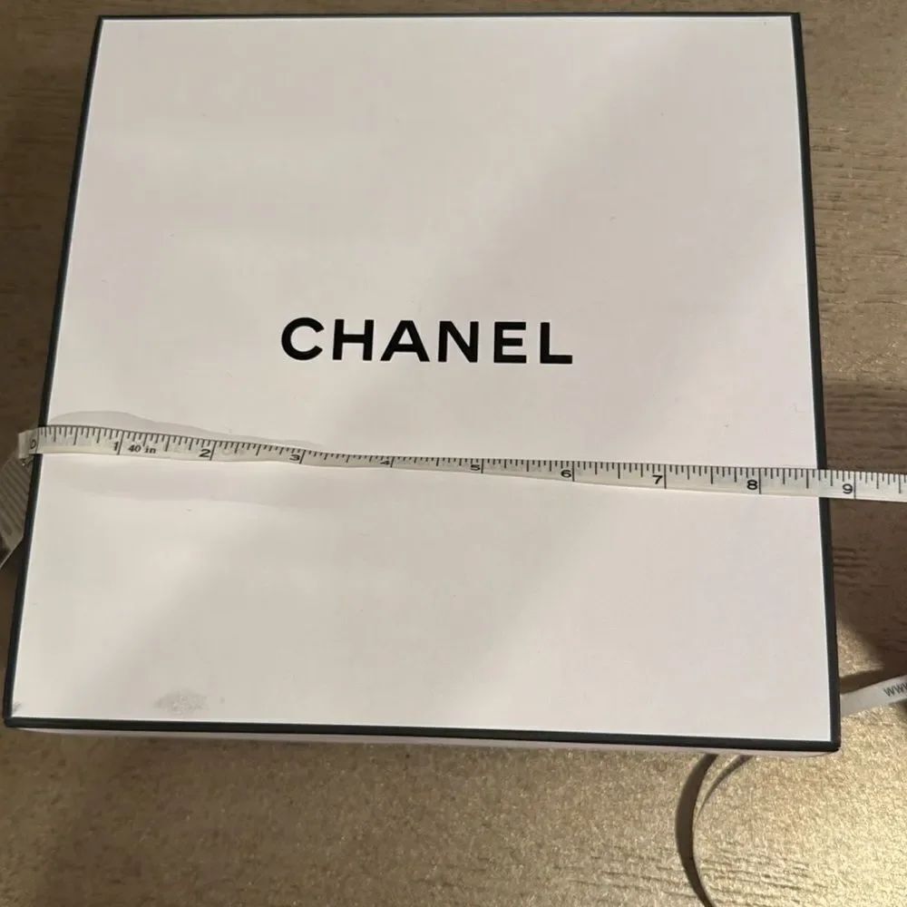 Chanel Gift Box with Cards - Picture 14 of 16